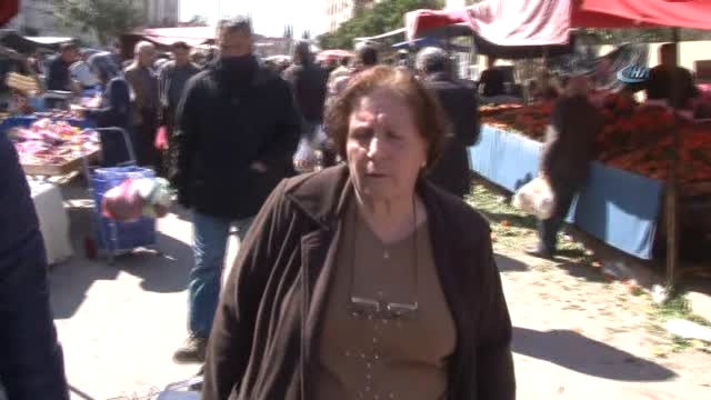 Nesibe Nine Pazarda Polisle Birlikte Parasını Çalan Hırsızları Aradı