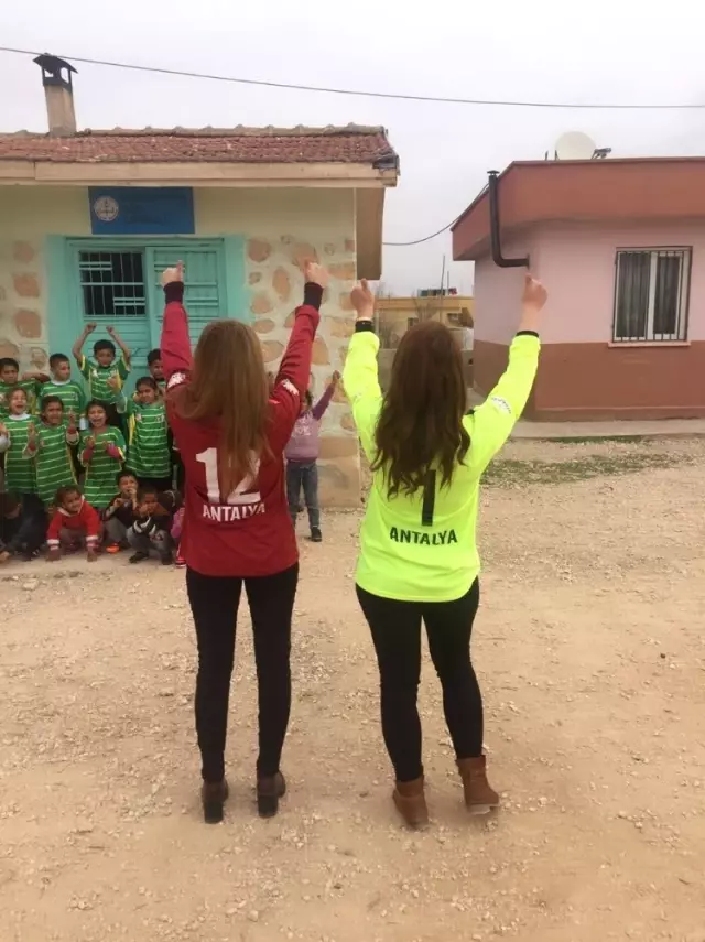 Muazzez Öğretmen Köprü Oldu, Korkuteli'nden Şanlıurfa'ya Yardım Yağdı