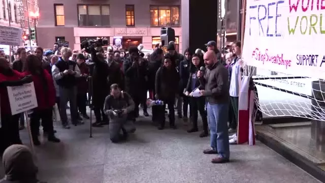 Chicago'dan Trump'a Şok: İki Ayrı Protestonun Hedefi Oldu