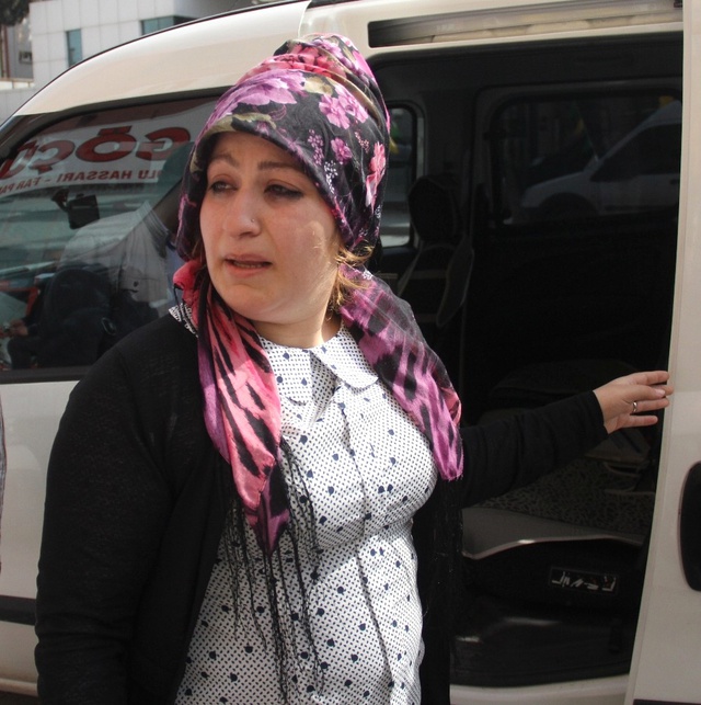 'Eşin Gözaltında' Deyip Dolandırdılar, Gerçeği Öğrenince Gözyaşlarına Boğuldu