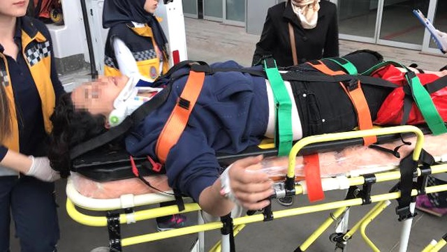 Tartıştığı Annesinin Okula Geldiğini Duyan Genç Kız, İkinci Kattan Atladı