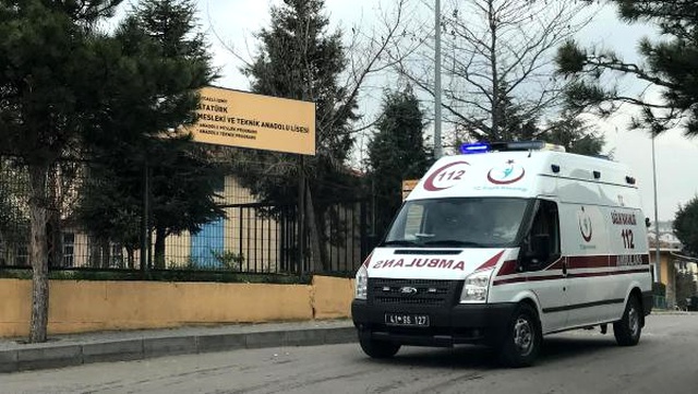 Tartıştığı Annesinin Okula Geldiğini Duyan Genç Kız, İkinci Kattan Atladı