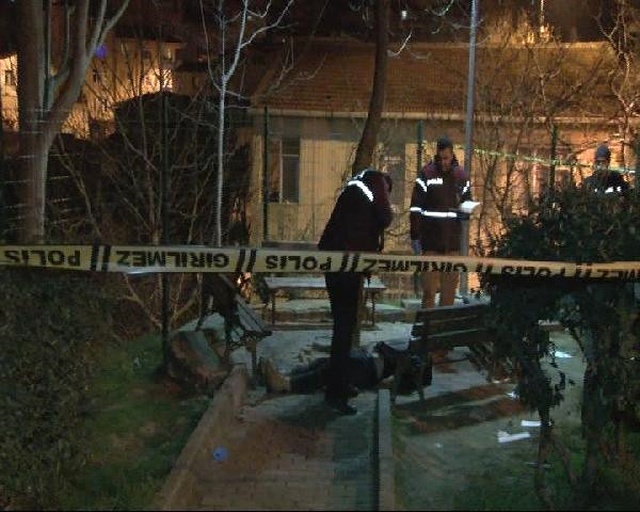 Çocuk Parkında Yürüyen Vatandaşlar, Ceset Buldular