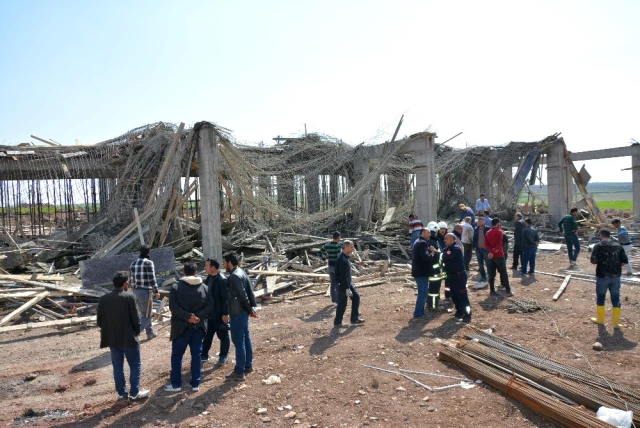 Beton Dökülürken Kalıplar Çöktü: 3 Işçi Yaralı