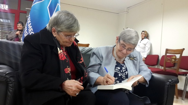 Prof. Dr. Canan Karatay İkizini Buldu, Ortaya Renkli Görüntüler Çıktı