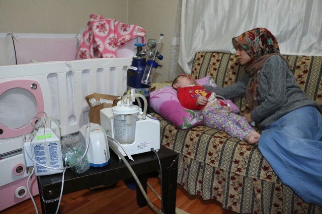 Epilepsi Hastası Çocuğun Ailesi 24 Saat Başında Nöbet Tutuyor