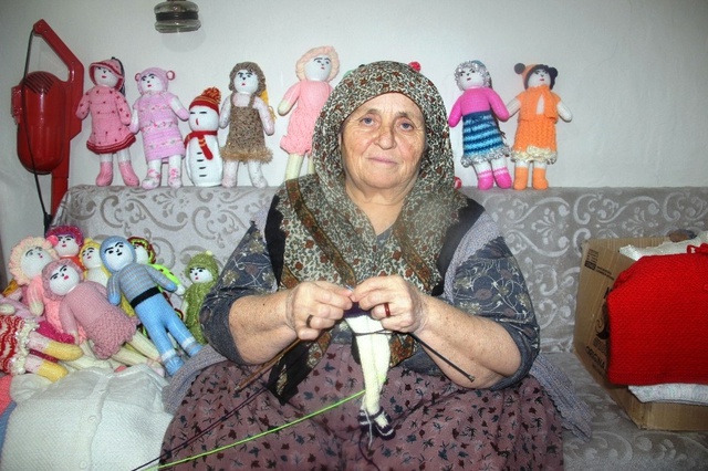 El Emeği Göz Nuru Bebekleriyle Geçimini Sağlıyor