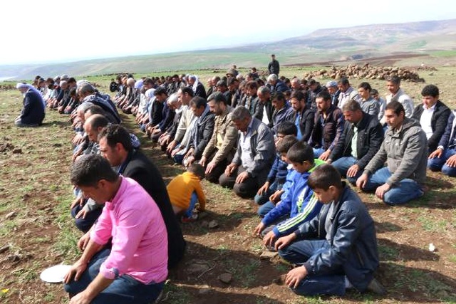 Siverek'te Mahalleli Yağmur Duasına Çıktı