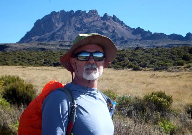55 Yaşındaki Dağcı, Kilimanjaro Dağı'nın Zirvesine Çıkmayı Başardı
