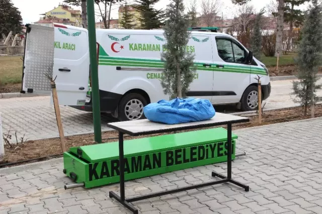 Balkonda Ölü Bulunan Bebek Kimsesizler Mezarlığına Gömüldü