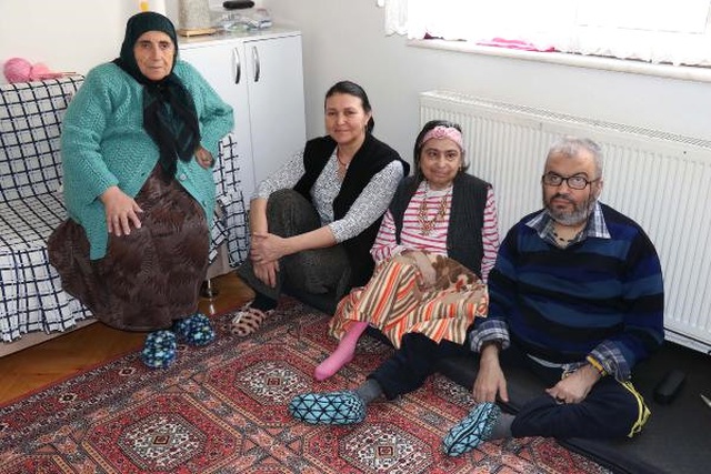 Eşinin Engelli 2 Kardeşine Bakan Kadın, Herkesin Takdirini Kazandı