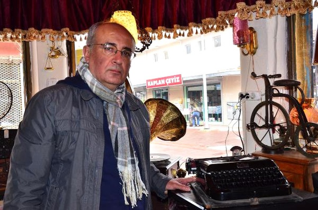 Adnan Menderes'in Yassıada Günleri Antikacıda