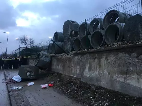 İş Makinesinin Devirdiği Beton Borunun Altında Can Verdi!