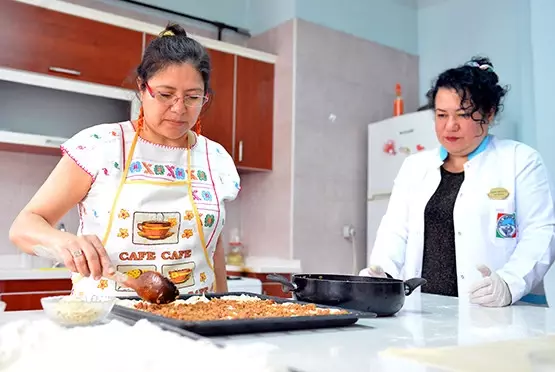 Kayseri'ye Yerleşen Meksikalı Kadın, Türk Mutfağı İçin Yemek Kursuna Katıldı