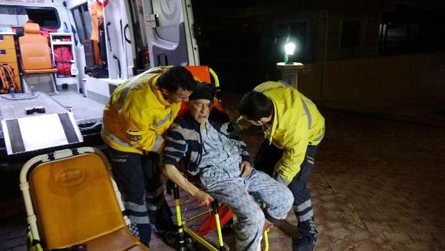 Yaşlı Adam Dengesini Kaybedip 9'uncu Kattan Alt Kattaki Balkona Düştü