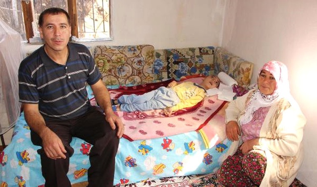 Yatalak Oğlunun Tedavi Parasını Alıp Evden Kaçtı