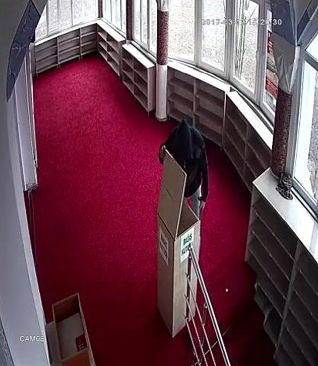 Cami Cemaati, Sadaka Kutusu Hırsızını Oyuna Getirdi