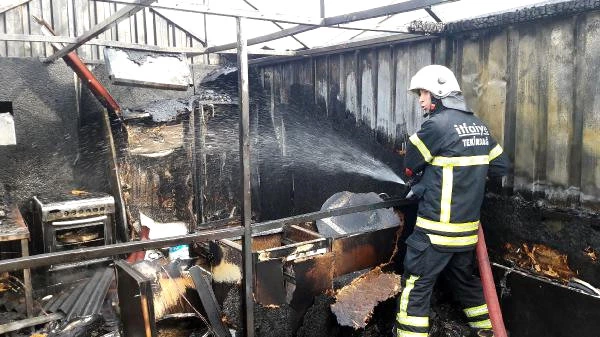 Tinerle Soba Yakmak İsterken Çıkan Yangında Ağır Yaralandı