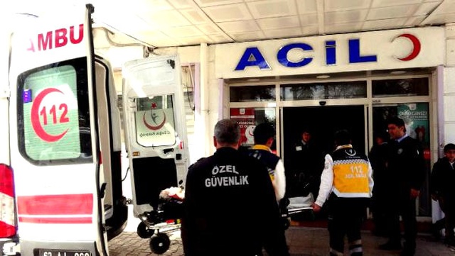 Yaşlı Adam, 35 Yıllık Karısını Satırla Komalık Etti