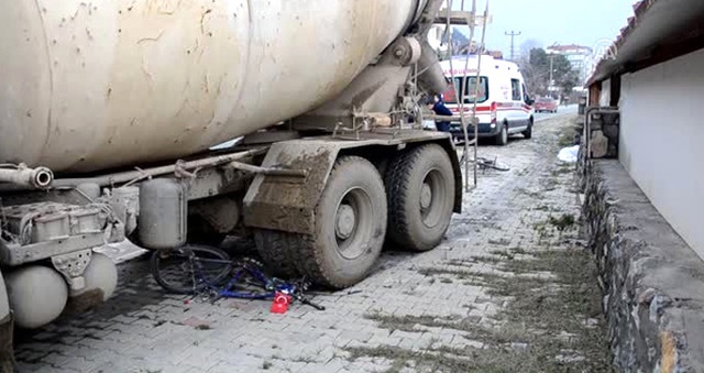 Beton Mikserinin Çarptığı Bisiklet Sürücüsü Hayatını Kaybetti
