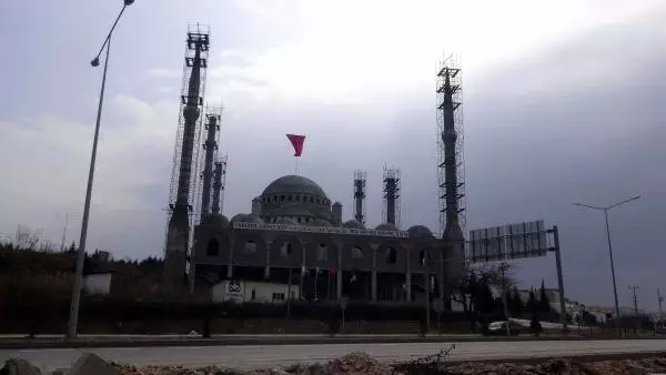 Müftüden Cami İçin Yardım Çağrısı: Hanımlar Parmağındaki Yüzüğü Çıkarıp Verse Bu Eser Biter