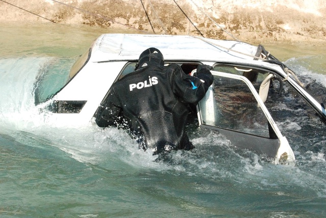Sürücüsü Kalp Krizi Geçiren Otomobil Sulama Kanalına Uçtu