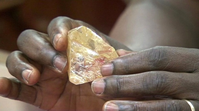 Afrikalı Papaz, 706 Karatlık Bir Elmas Buldu