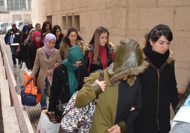 FETÖ'nün, 'Kadın Öğretmenleri' Adliyeyede