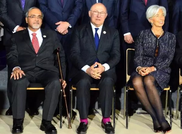 G-20'de Fransız Bakan'ın Eflatun Çorapları Olay Oldu!