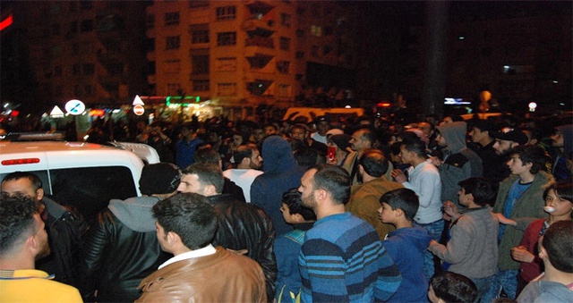 Karısından Ayrıldığı İçin İntihara Kalkışan Adamı Polis İkna Etti