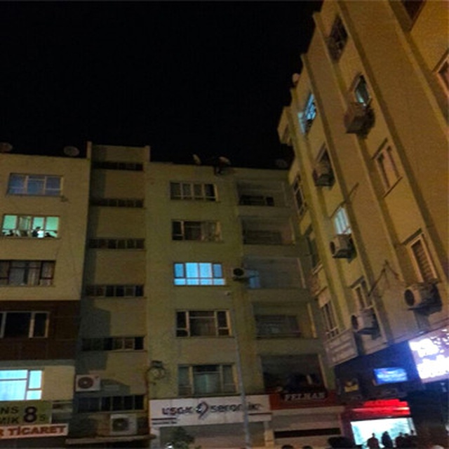 Karısından Ayrıldığı İçin İntihara Kalkışan Adamı Polis İkna Etti