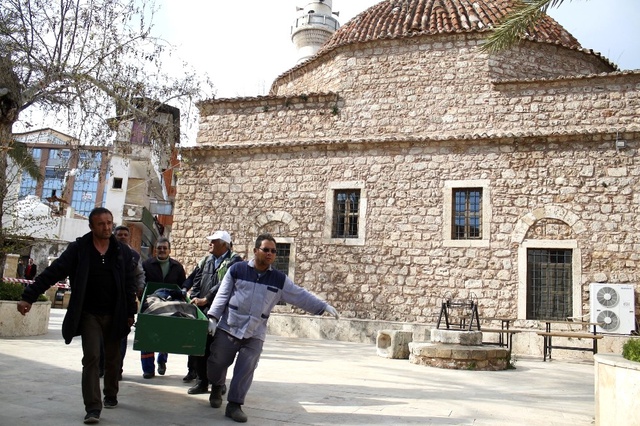 Sokakta Yaşayan Şahıs Cami Bahçesinde Öldü