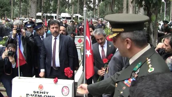 Albay Akkurt, Görev Arkadaşlarını Kurtaran Çavuşunun Mezarında Duygulandı