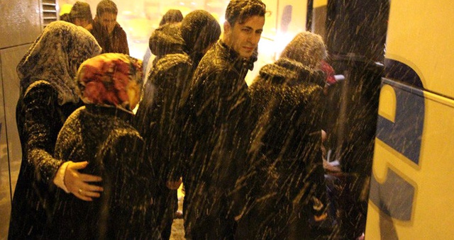 Bolu Dağı'nda Kar Kazalara Yol Açtı, Ulaşım Felç Oldu