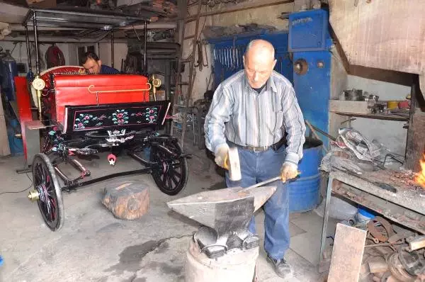 Fayton Üretiminin Son Temsilcisi, Mesleğin Sürmesi İçin Yeğenini Yetiştiriyor