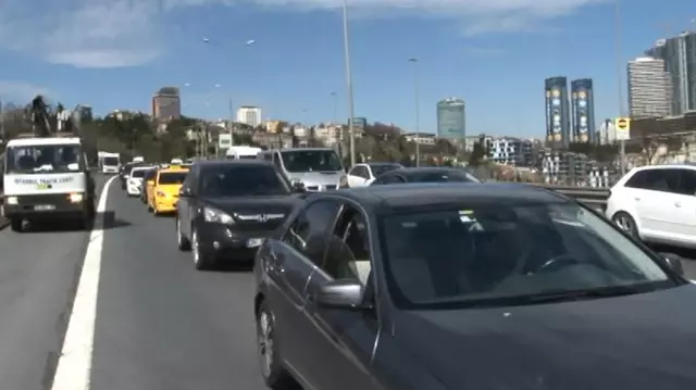 15 Temmuz Şehitler Köprüsü'ndeki Feci Kaza Trafiği Kilitledi