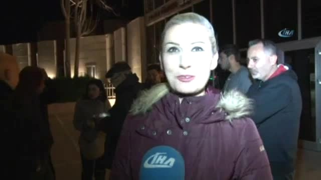 Adanalılar Tiyatro Festivali Biletleri İçin Geceden Sıraya Girdiler