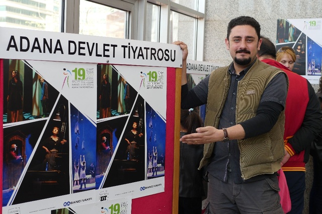 Adanalılar Tiyatro Festivali Biletleri İçin Geceden Sıraya Girdiler
