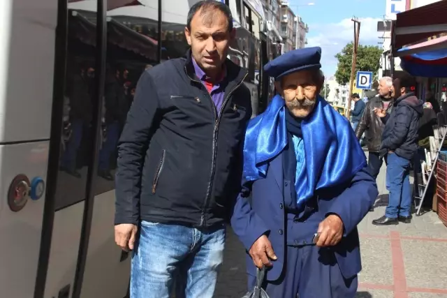 Kadın Gibi Giyinen Erkeklere Kızan Salih Dede'den İlginç Eylem