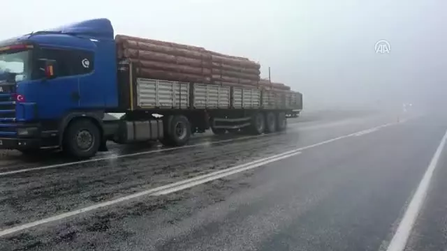 Madencileri Taşıyan Servis Aracı, TIR'la Çarpıştı: 2 Ölü, 22 Yaralı