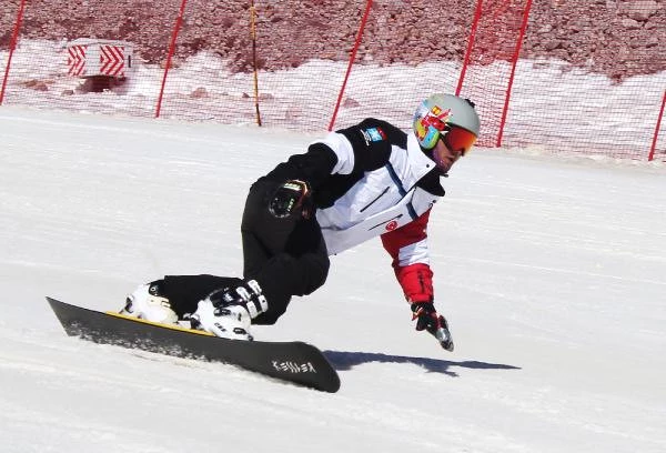 Suriyeli Kadın, Erciyes Dağı'nda Snowboard Yaptı