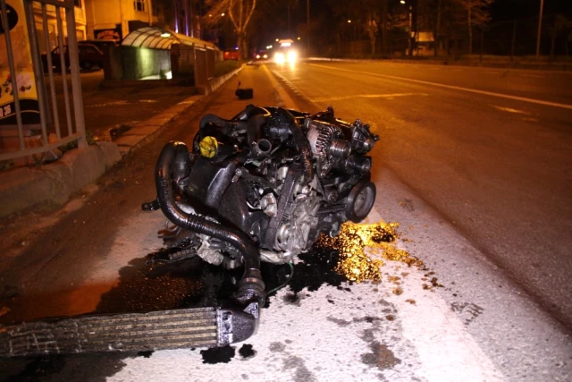 Ağaca Çarpan Otomobil Hurdaya Döndü: 1 Ölü 1 Yaralı