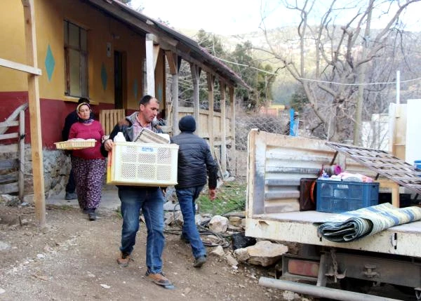 Kumluca'da Heyelan Nedeniyle 12 Ev Boşaltıldı