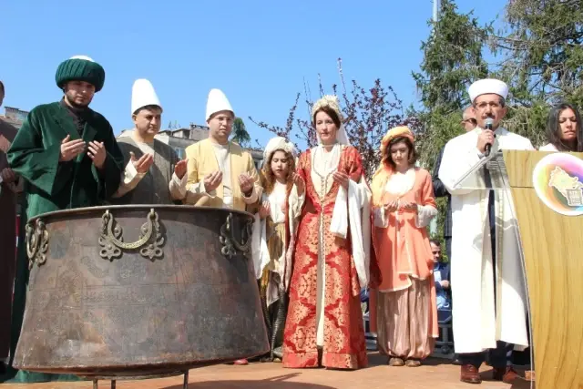 Manisa'da Mesir Macunu Festivali ve Nevruz Bayramı Bir Arada Kutlandı