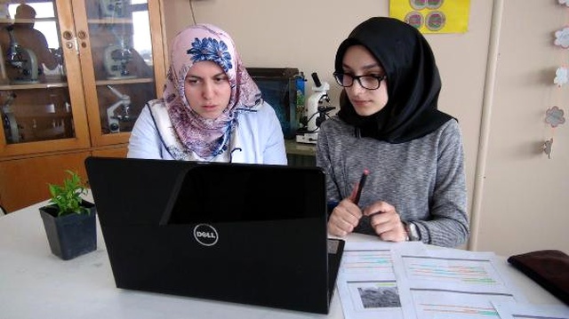 Liseli Nazire, Bitkileri Donmaya Karşı Koruyan Solüsyon Yaptı