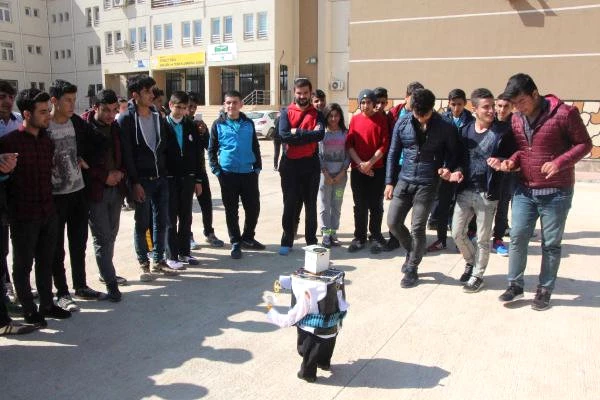 Şanlıurfalı Öğrenci, Atık Malzemelerden Robot Yaptı