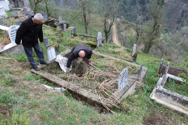 Rizeli Vatandaşlar, Mezardan Cenazelerini Çıkaran Ayılara Karşı Nöbete Başladı