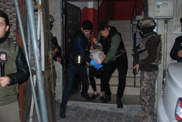 İstanbul'da Helikopter Destekli Uyuşturucu Operasyonu! Polis Kapıları Kırıp İçeri Daldı