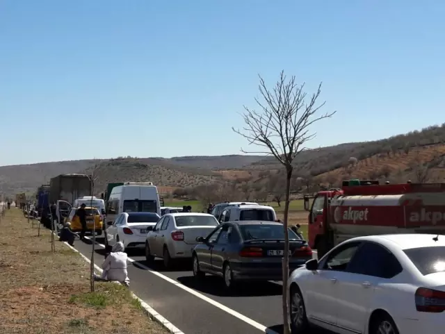 Diyarbakır-Mardin Karayolunda Bomba İhbarı Nedeniyle Araç Kuyruğu Oluştu