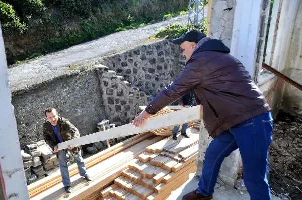 Yenikale Köyü Sakinleri Mezun Oldukları Okulu Tadilat Ediyor